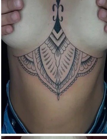 Mandala en dotwork en el esternón